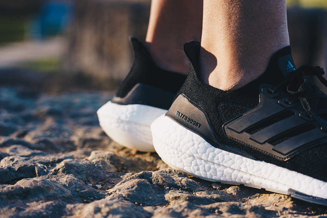 DÃ¡mske topÃ¡nky a tenisky adidas UltraBOOST 21 W Core Black/ Core Black/ Grey Four
